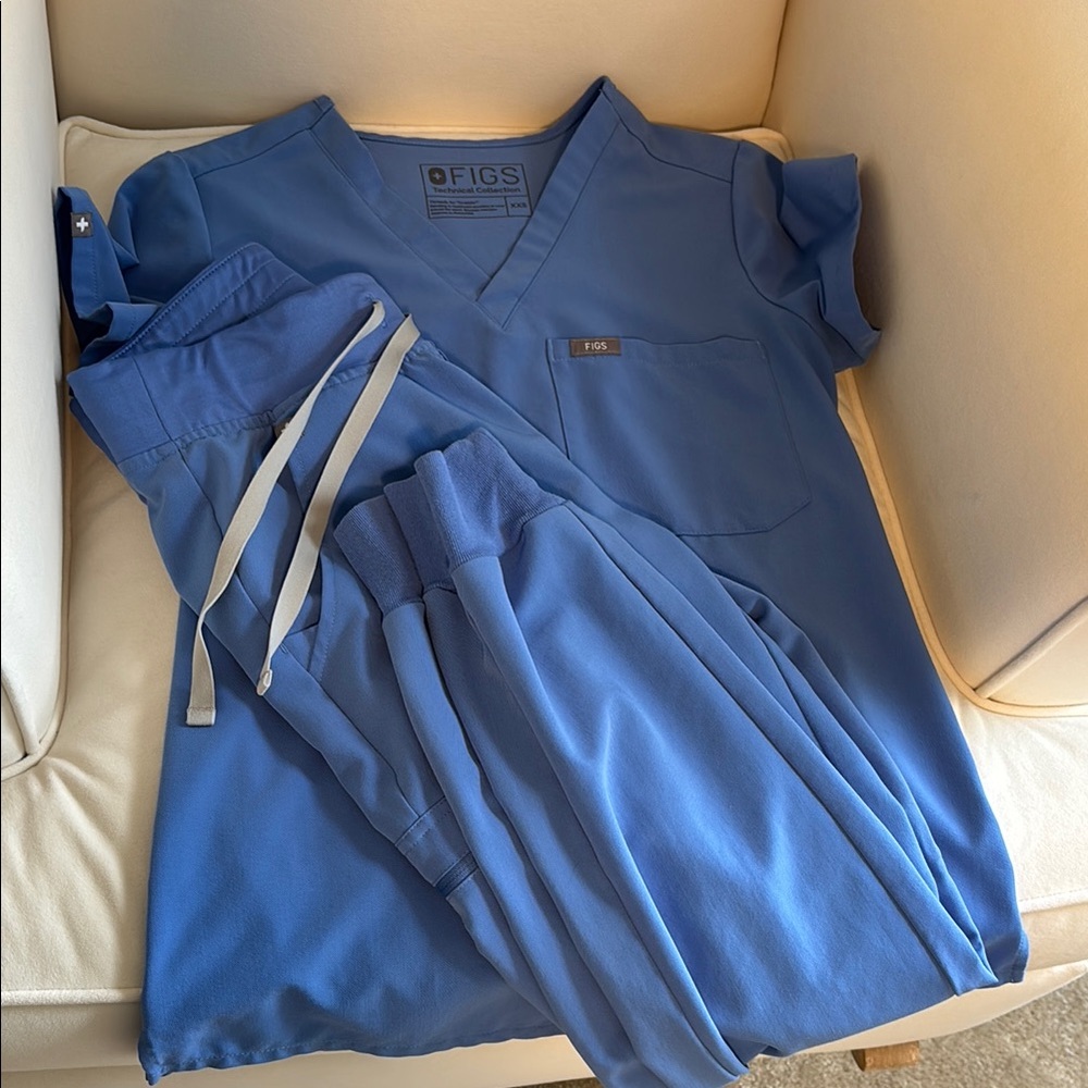 Figs Ceil Blue Scrub Set